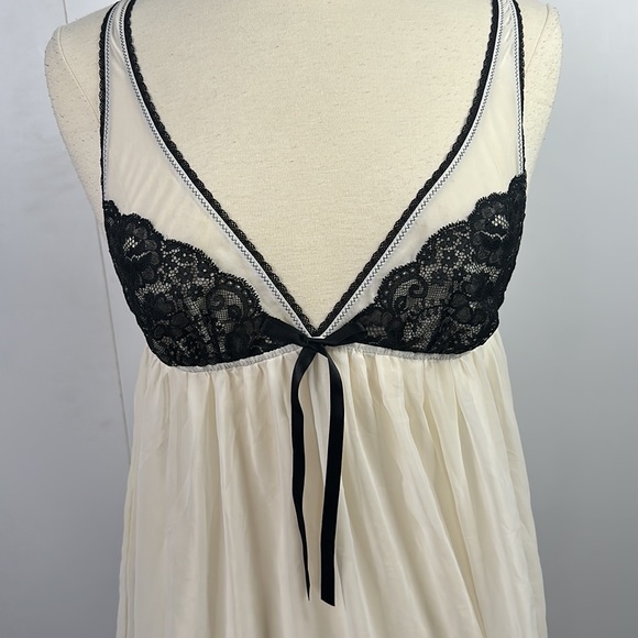 Victoria's Secret Loose Fit Lace Lingerie Top Womens Size M White & Black - Picture 2 of 6